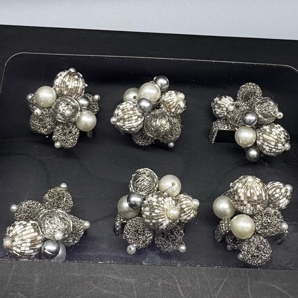 NEW 6 Rachel Zoe Elegant Beaded Napkin Rings Faux Pearls Silver Wire Balls White